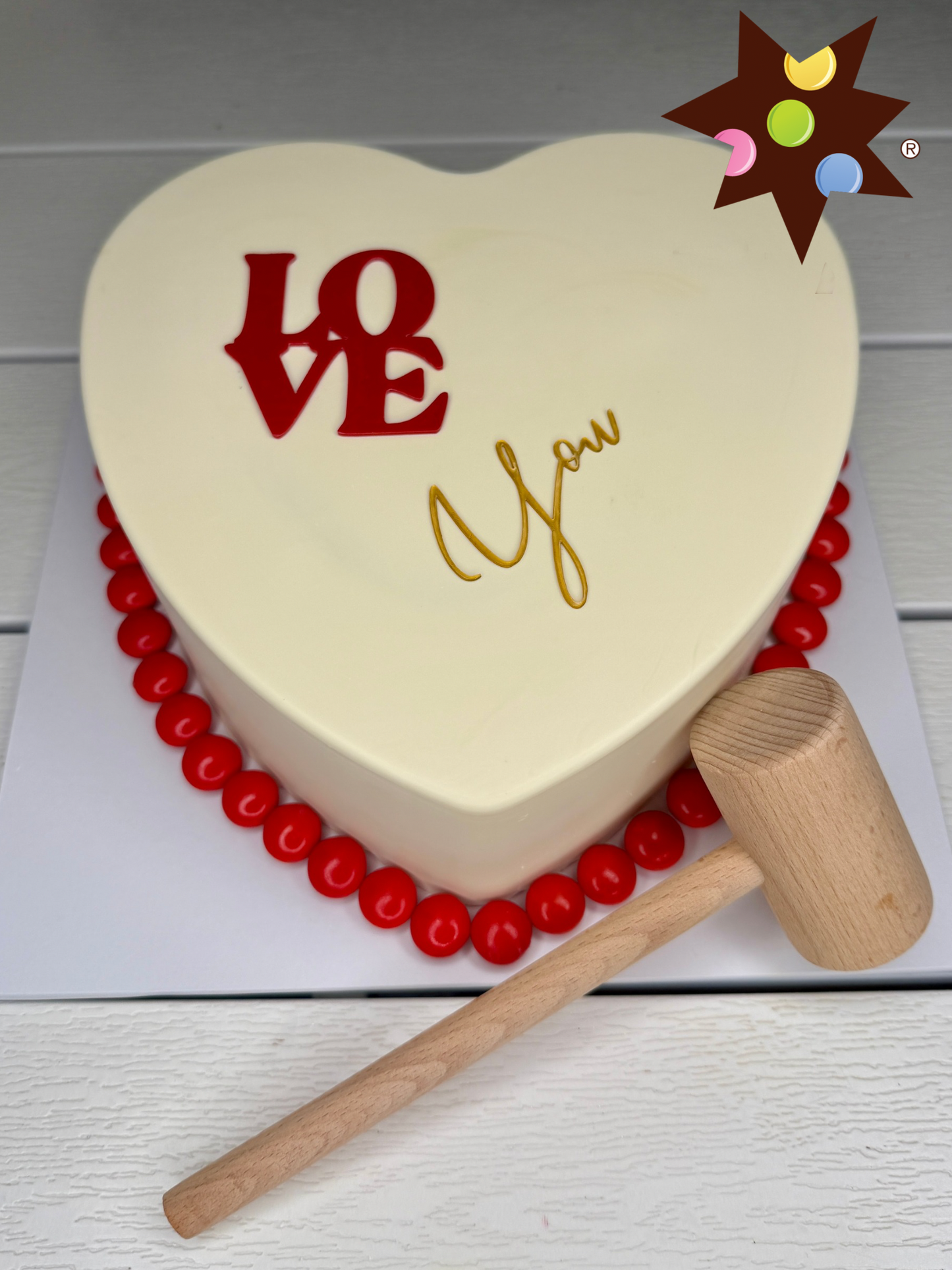 Personalised Love Valentine’s Smashcake – Heart Chocolate Smash Cake